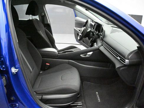 Used 2023 Hyundai Elantra SE w/ Preferred Accessory Package image 15