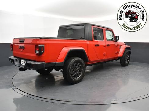 Used 2024 Jeep Gladiator Sport image 6