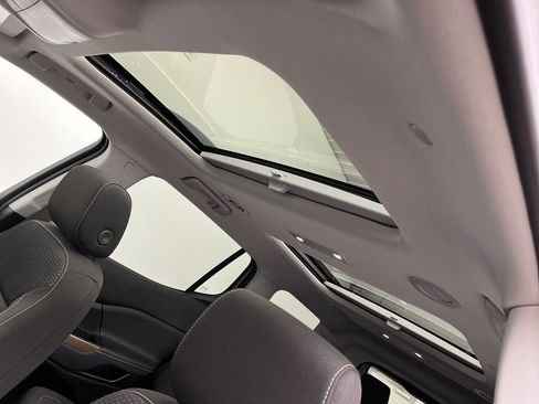 Certified 2023 GMC Acadia SLE w/ Driver Convenience Package image 6