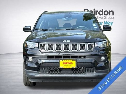 Used 2024 Jeep Compass Latitude AWD/4WD image 3