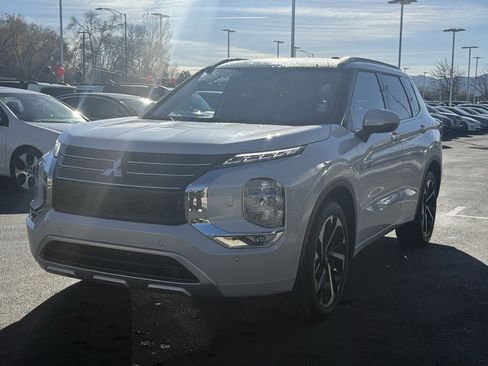 Used 2025 Mitsubishi Outlander SEL image 3