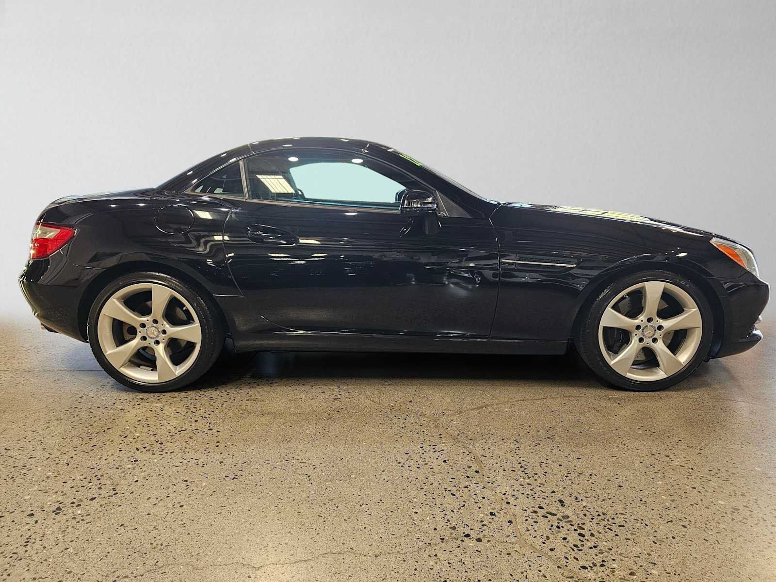 Used 2012 Mercedes-Benz SLK 350 image 2