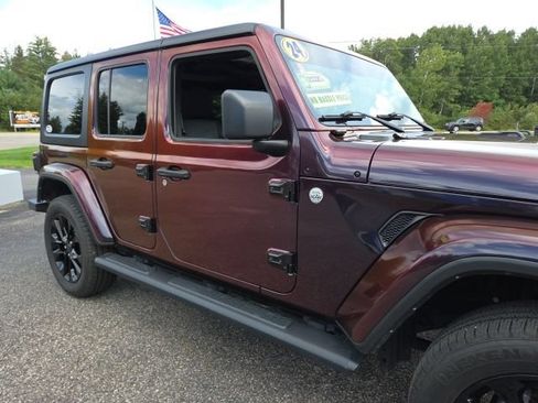 Used 2024 Jeep Wrangler Unlimited Sahara w/ Technology Group AWD/4WD image 10