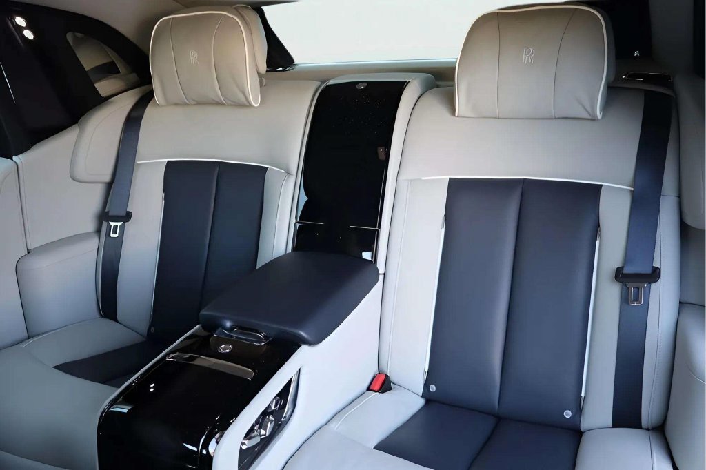 Certified 2019 Rolls-Royce Phantom Sedan RWD image 23