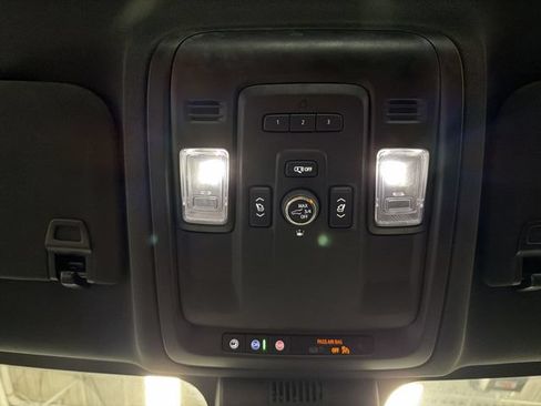 Used 2024 GMC Yukon SLT w/ SLT Luxury Package AWD/4WD image 22
