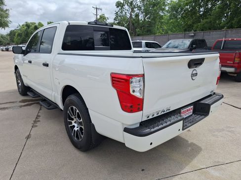 Used 2024 Nissan Titan SV w/ SV Convenience Package RWD image 4