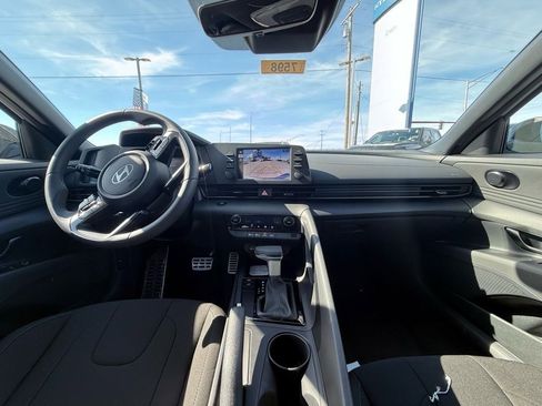 Used 2025 Hyundai Elantra Sport FWD image 27