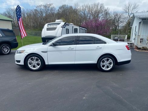 Used 2015 Ford Taurus SE image 8
