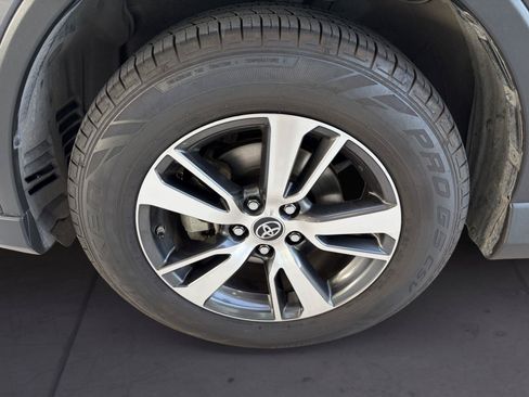 Used 2018 Toyota RAV4 XLE FWD image 14