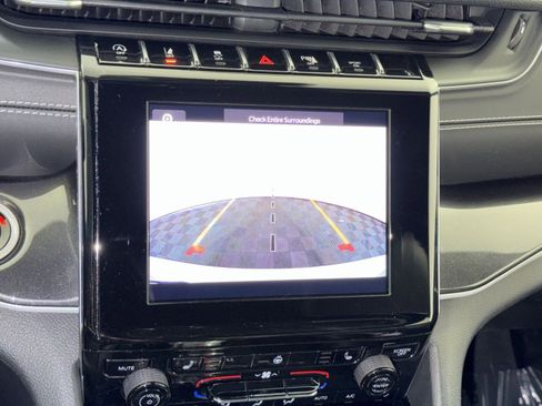 Used 2023 Jeep Grand Cherokee Altitude image 19