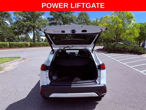 Used 2023 Toyota Corolla Cross XLE w/ Convenience Package FWD image 8