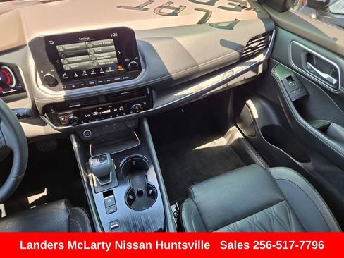 Used 2023 Nissan Rogue Platinum w/ Platinum Premium Package FWD image 17