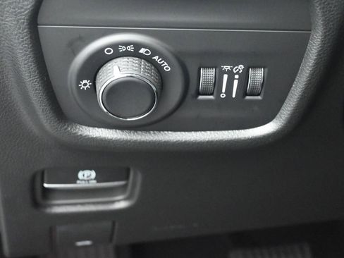 New 2025 Jeep Grand Cherokee Altitude image 20