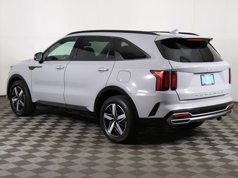 Used 2022 Kia Sorento EX w/ Panoramic Sunroof Package image 11
