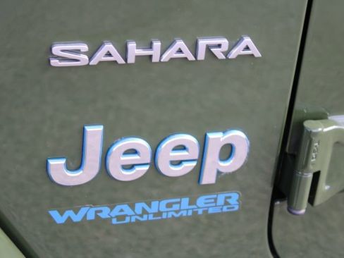 Used 2021 Jeep Wrangler Unlimited Sahara image 9