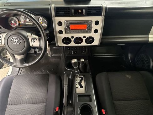 Used 2013 Toyota FJ Cruiser 4WD w/ Upgrade Pkg image 29