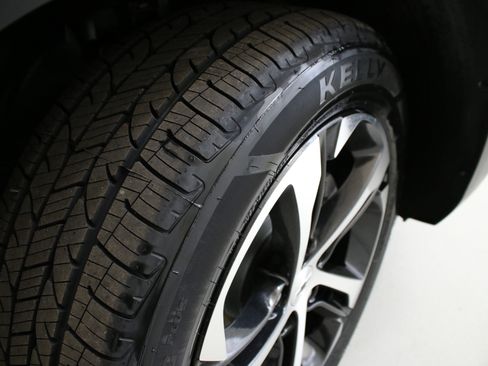 Used 2024 Chevrolet Trax RS FWD image 33