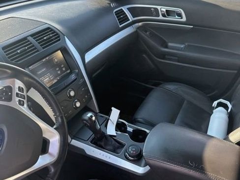 Used 2015 Ford Explorer XLT w/ Equipment Group 202B AWD/4WD image 5