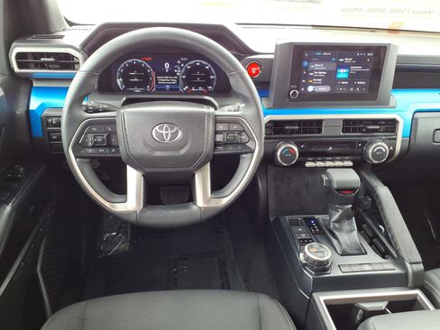Certified 2025 Toyota Tacoma TRD Off-Road AWD/4WD image 8