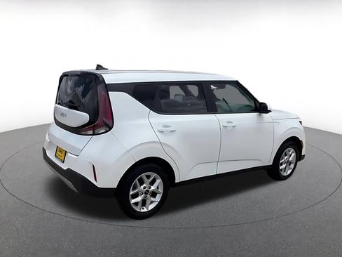 Used 2025 Kia Soul LX w/ LX Technology Package FWD image 11
