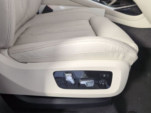 New 2026 BMW X7 M60i image 33