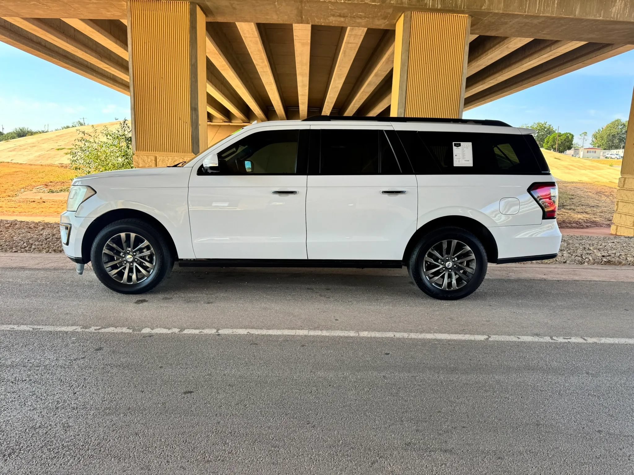 Used 2021 Ford Expedition Max Limited RWD image 6