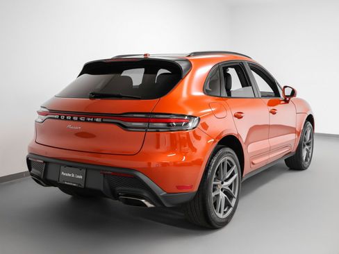 Certified 2025 Porsche Macan AWD/4WD image 11