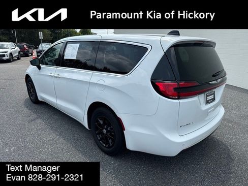 Used 2024 Chrysler Pacifica Touring-L FWD image 5