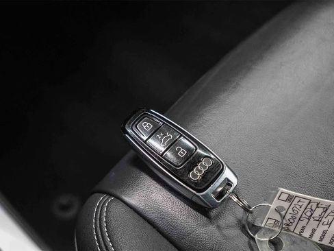 Used 2023 Audi e-tron Premium image 29