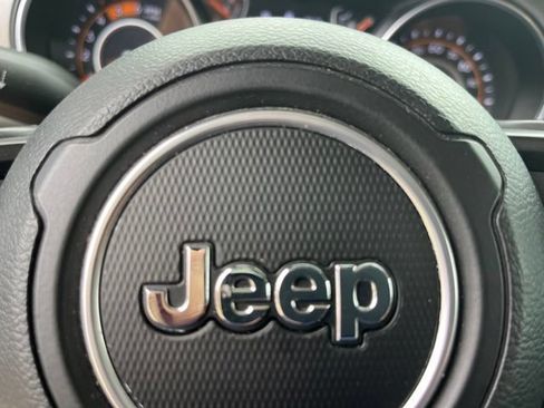 Used 2022 Jeep Gladiator Sport AWD/4WD image 29
