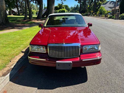 Used 1996 Lincoln Town Car Signature RWD image 8