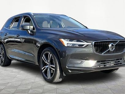 Used 2018 Volvo XC60 T5 Momentum w/ Convenience Package