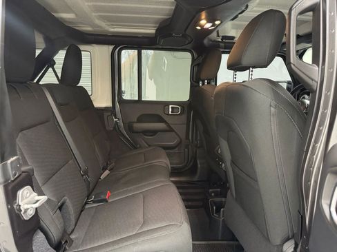 Used 2019 Jeep Wrangler Unlimited Sahara image 15