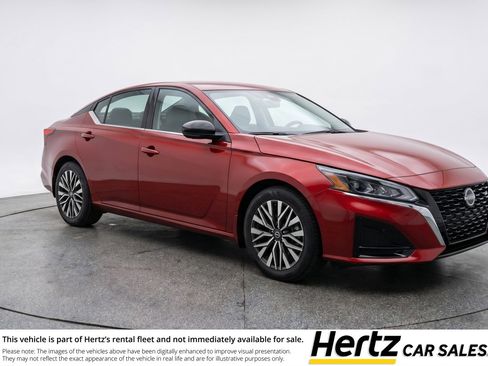 Used 2025 Nissan Altima 2.5 SV FWD image 1