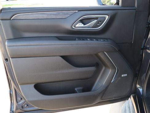 Used 2023 GMC Yukon SLT AWD/4WD image 12