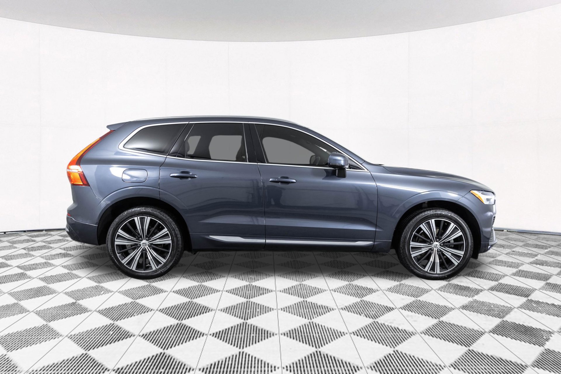 Used 2022 Volvo XC60 B5 Inscription w/ Protection Package Premier FWD image 21