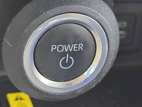 Certified 2024 Toyota Venza XLE AWD/4WD image 29