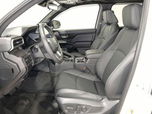 Used 2025 Toyota Tacoma Limited AWD/4WD image 9
