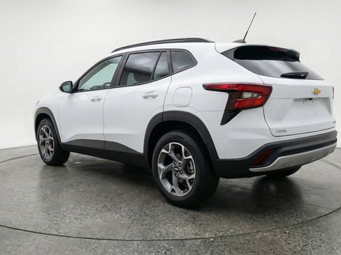 Used 2025 Chevrolet Trax LT FWD image 6