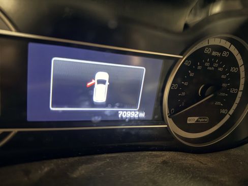Used 2018 Kia Niro LX FWD image 5