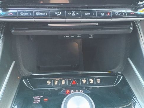 Used 2023 Jeep Wagoneer 4WD w/ Premium Group I image 16