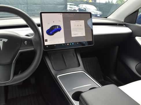 Used 2021 Tesla Model Y Long Range AWD/4WD image 19