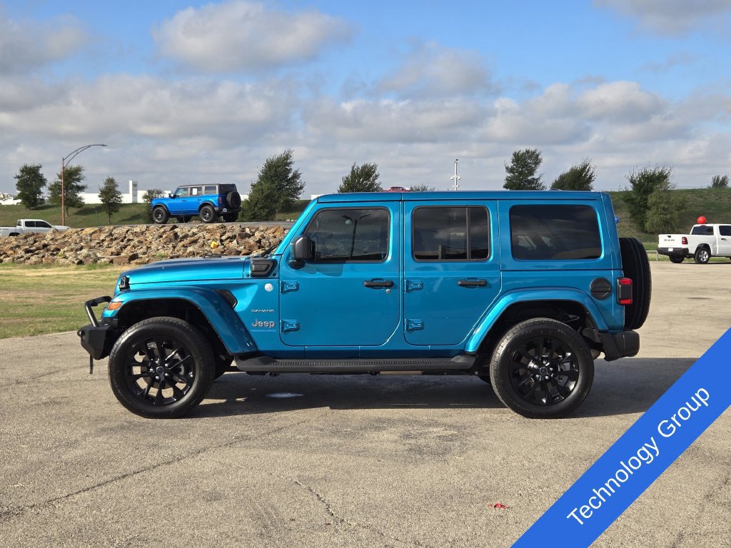 Used 2024 Jeep Wrangler Unlimited Sahara w/ Technology Group AWD/4WD image 4