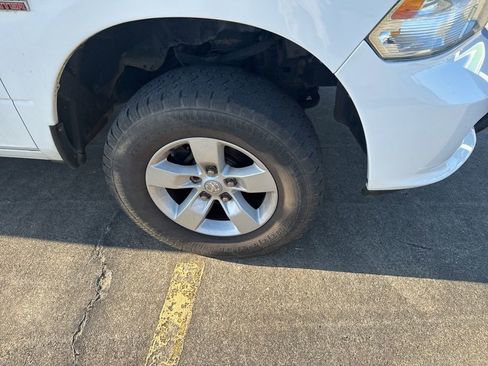 Used 2017 RAM 1500 Express image 17