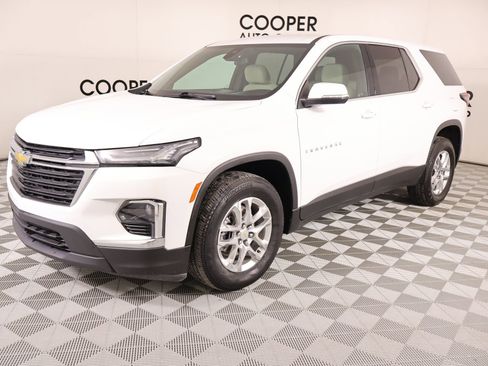 Used 2023 Chevrolet Traverse LS w/ Safety Package image 10