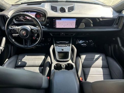 Used 2024 Porsche Cayenne Turbo GT AWD/4WD image 19