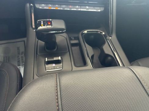 Used 2024 GMC Sierra 1500 AT4 w/ Technology Package AWD/4WD image 6