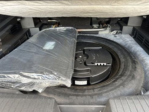 Used 2024 Nissan Rogue SV image 43