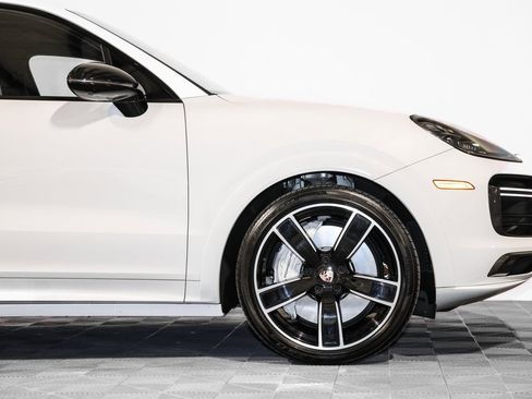 Used 2019 Porsche Cayenne Turbo image 3