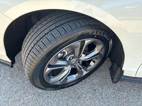 Used 2023 Honda Accord EX image 9